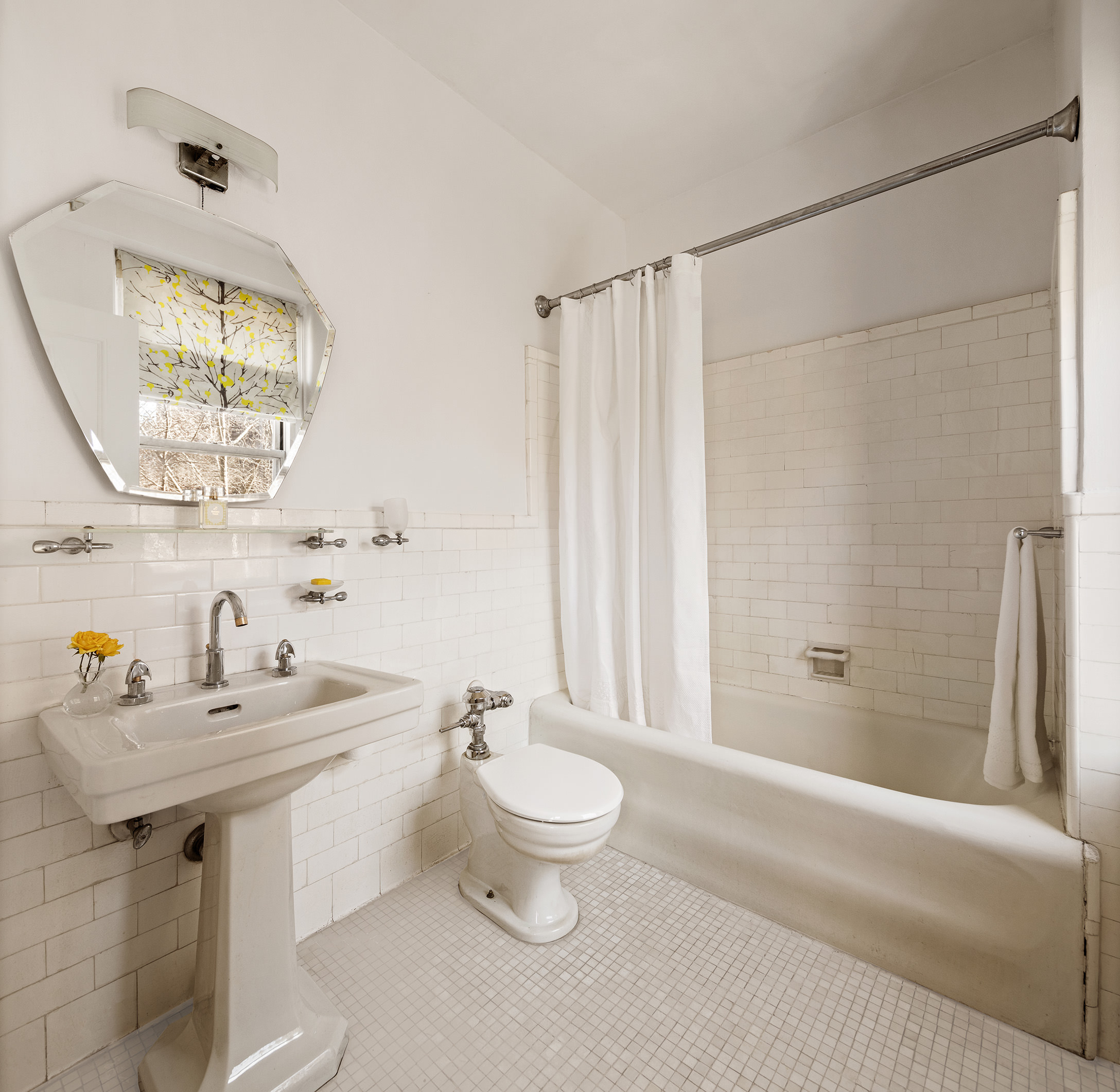 45 Gramercy Park North, Unit 4B Manhattan, NY 10010 - Photo 9 of 13 a bathroom with a sink toilet and shower
