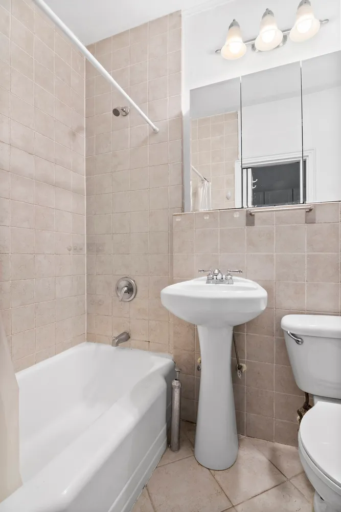 $3,500 | 46 Henry Street, Unit 3F | Brooklyn Heights