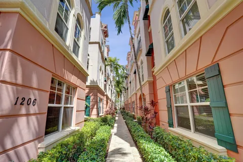 $575,000 | 1033 Northeast 17th Way, Unit 1201, Fort Lauderdale, FL 33304