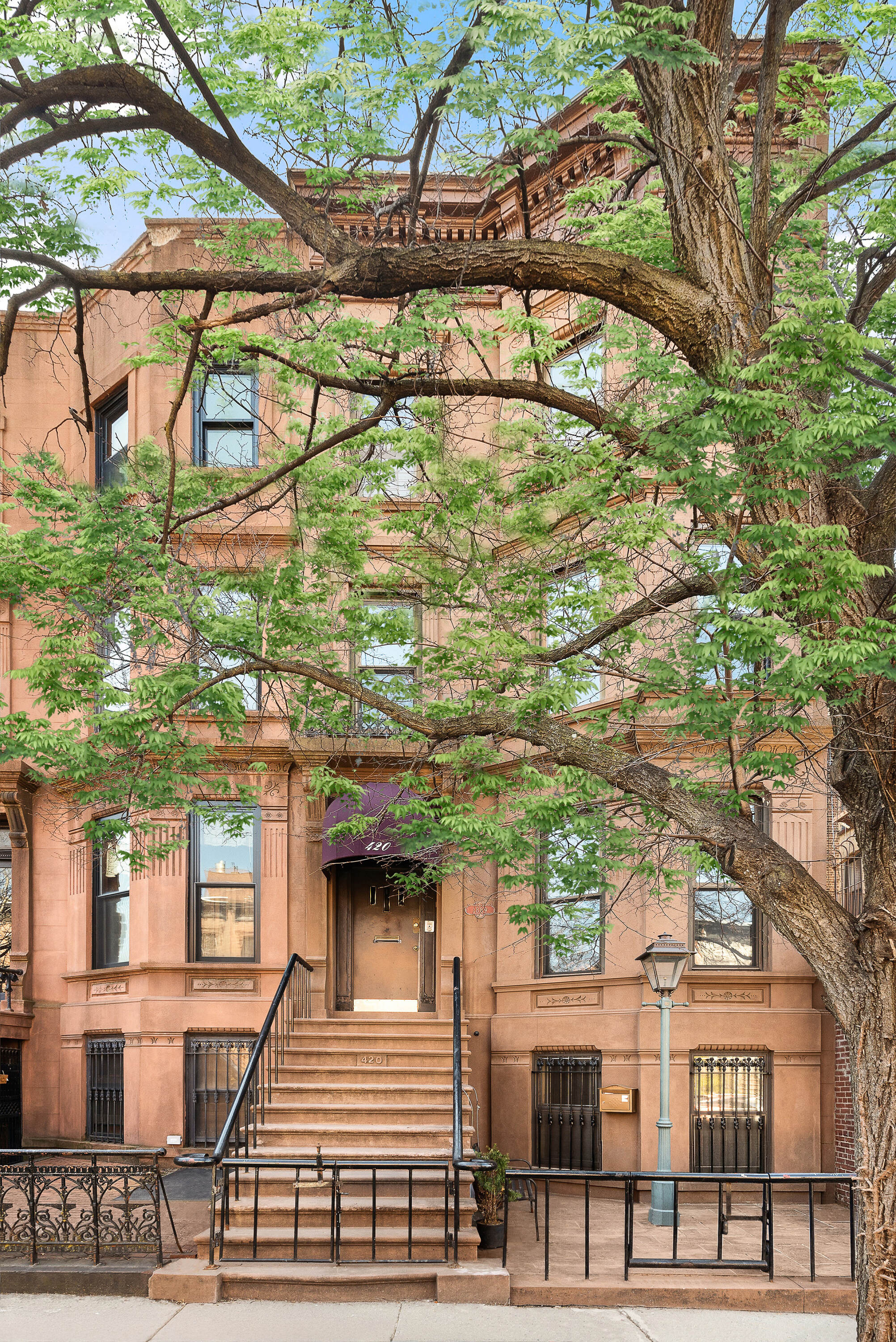 420 8th Street Brooklyn, NY 11215 - Photo 19 of 20 a view of a large building