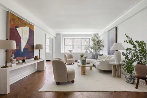 $1,150,000 | 710 Park Avenue, Unit 6D | Lenox Hill