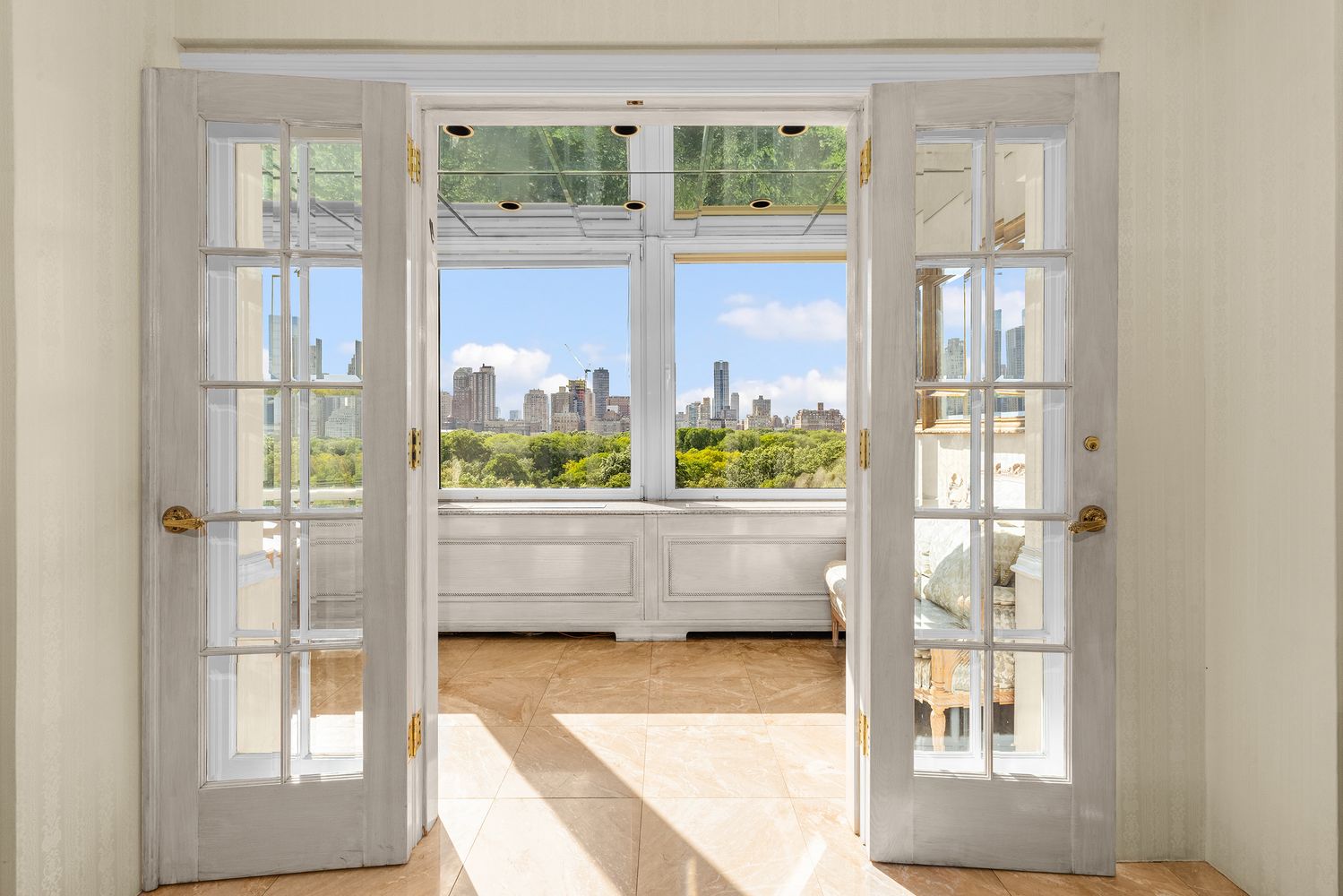 $2,800,000 | 860 5th Avenue, Unit 12K | Lenox Hill