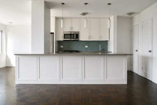 $7,995 | 175 West 12th Street, Unit 11E | West Village