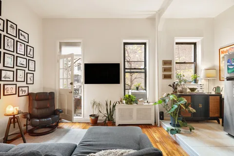 $3,995,000 | 322 West 104th Street | Upper West Side
