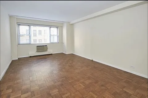 $1,050,000 | 79 West 12th Street, Unit 3H | Greenwich Village