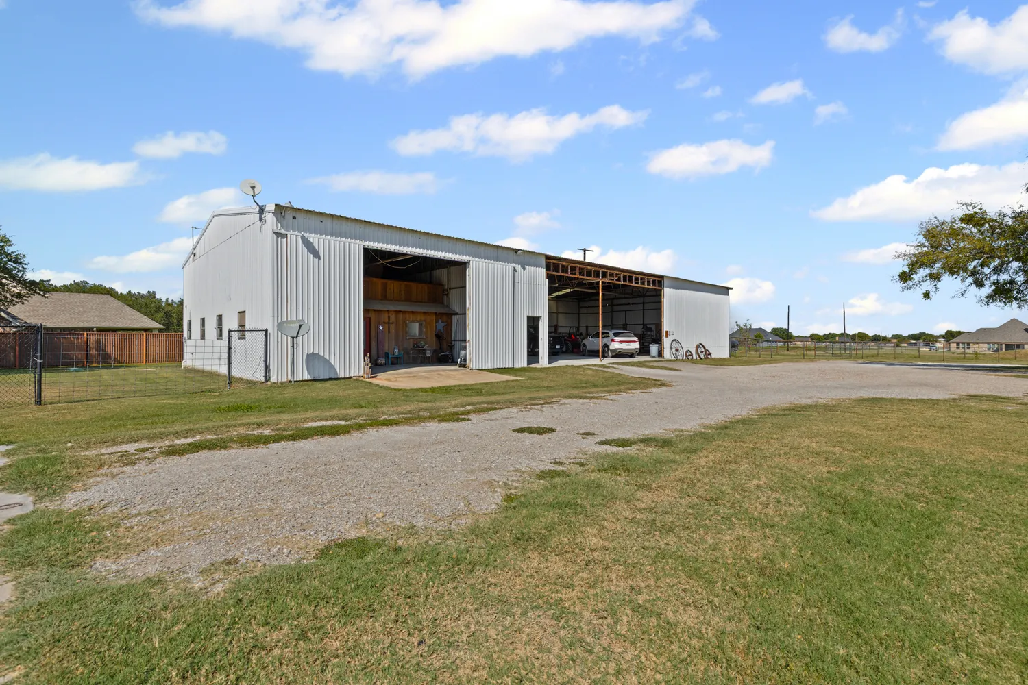 $1,049,000 | 216 Megan Court, Hudson Oaks, TX 76087