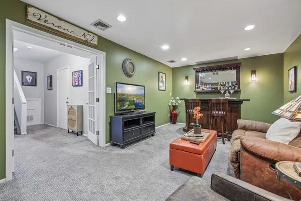 $599,000 | 12 Louisburg Square, Verona, NJ 07044
