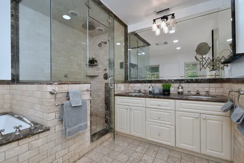 $2,599,000 | 4053 Harclare Lane, Encino, CA 91436