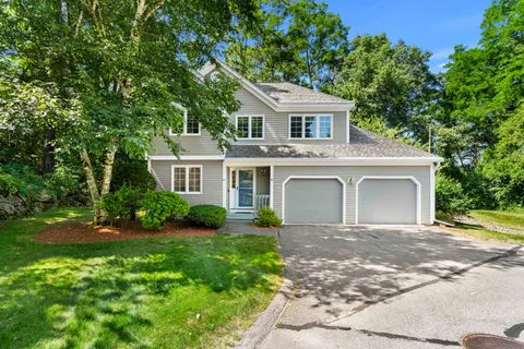 $700,000 | 21 Foxglove Court, Unit 21, Nashua, NH 03062