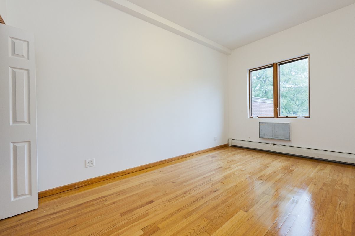 18-12 25th Road, Unit 2B Queens, NY 11102 - Photo 4 of 7
