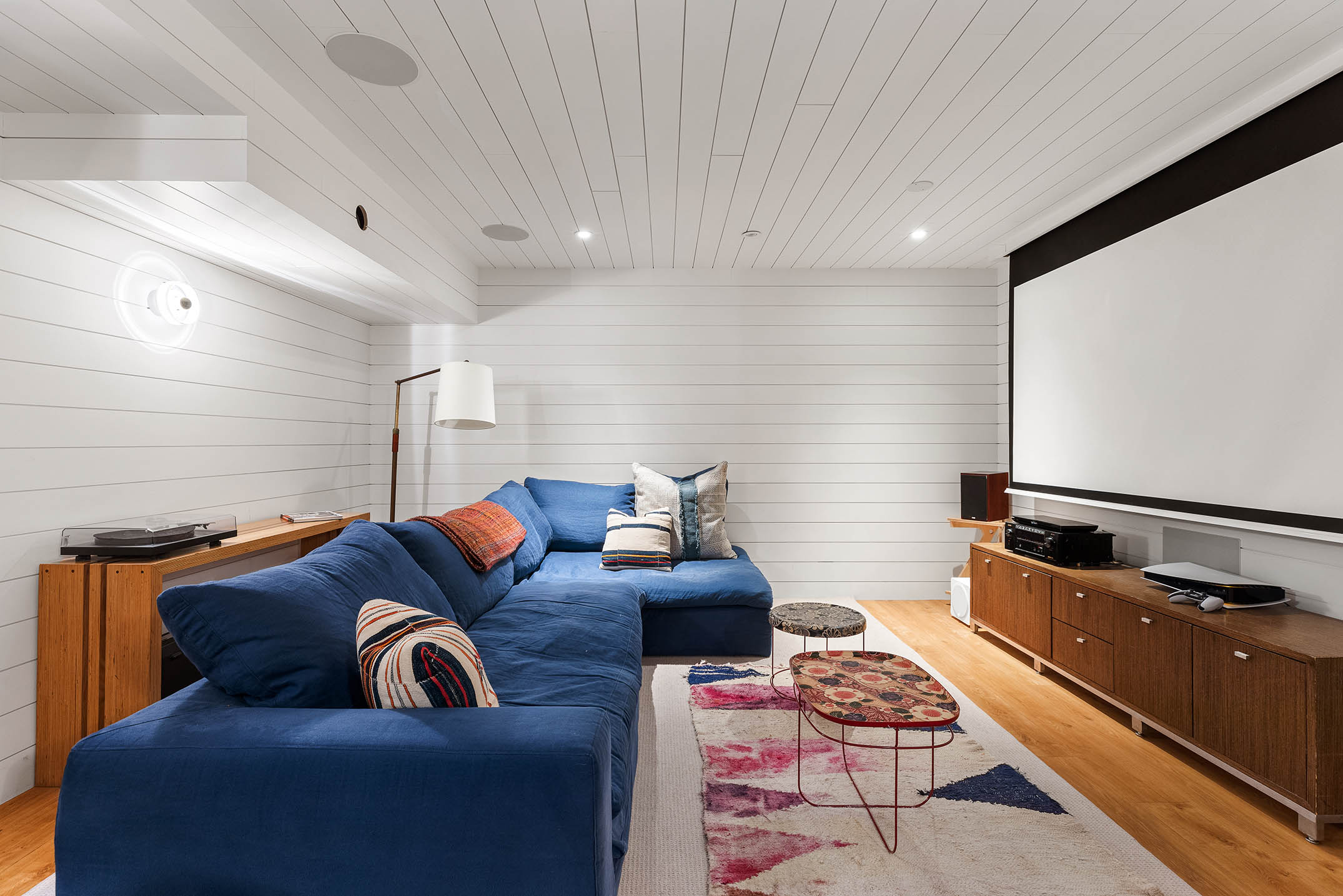 14 Vanderbilt Avenue Brooklyn, NY 11205 - Photo 12 of 17 a living room with furniture