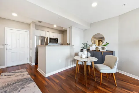 $525,000 | 555 Massachusetts Avenue Northwest, Unit 1419, Washington, DC 20001
