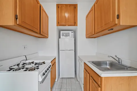 $400,000 | 508 East 78th Street, Unit 6K | Upper East Side