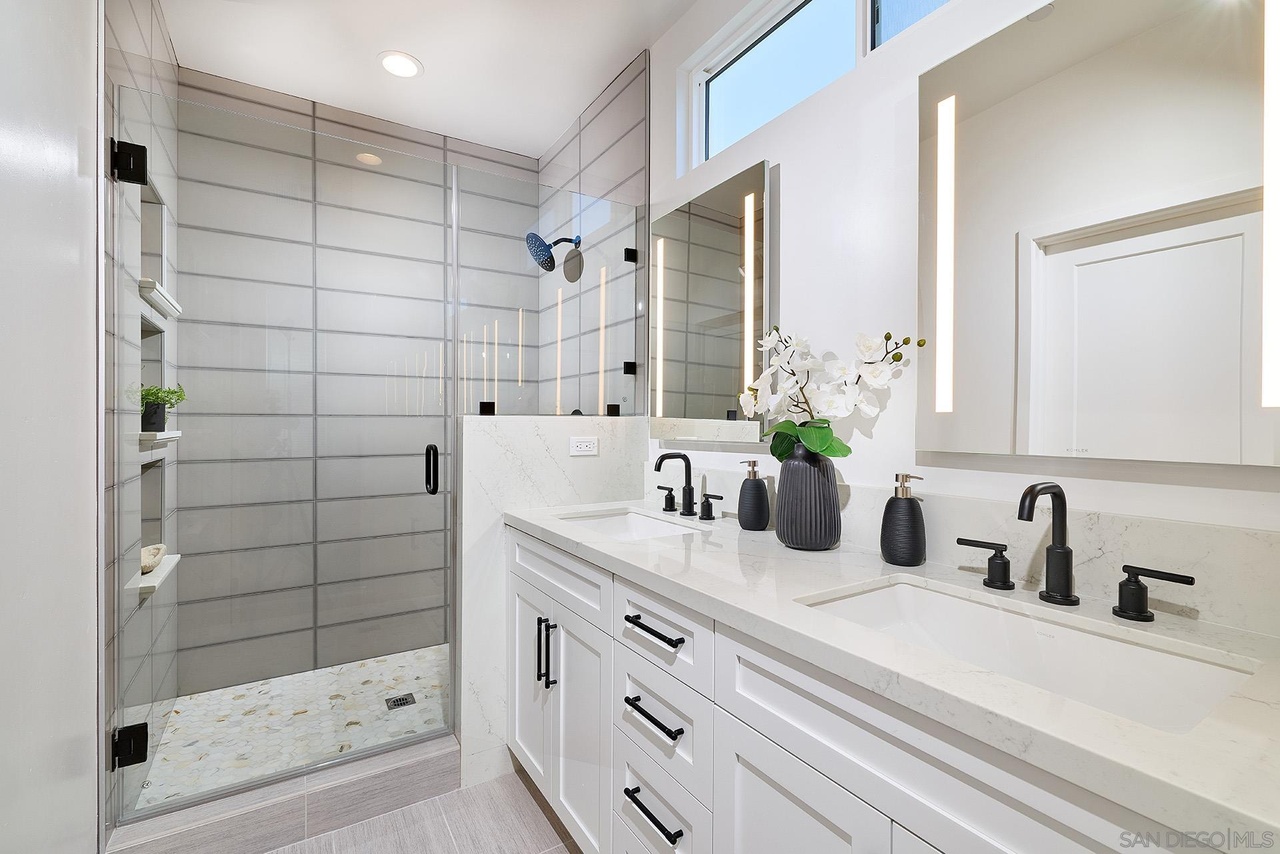 561 North Vulcan Avenue Encinitas, CA 92024 - Photo 20 of 35