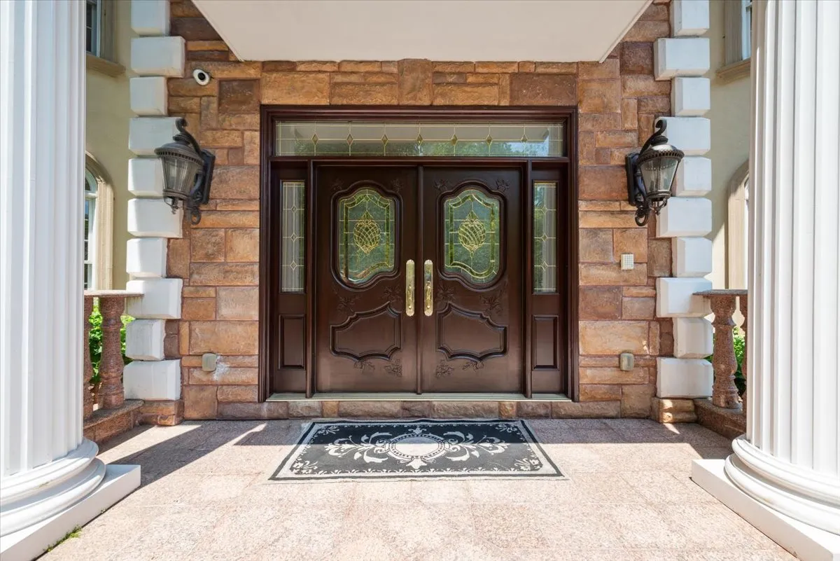 a view of entryway and hall
