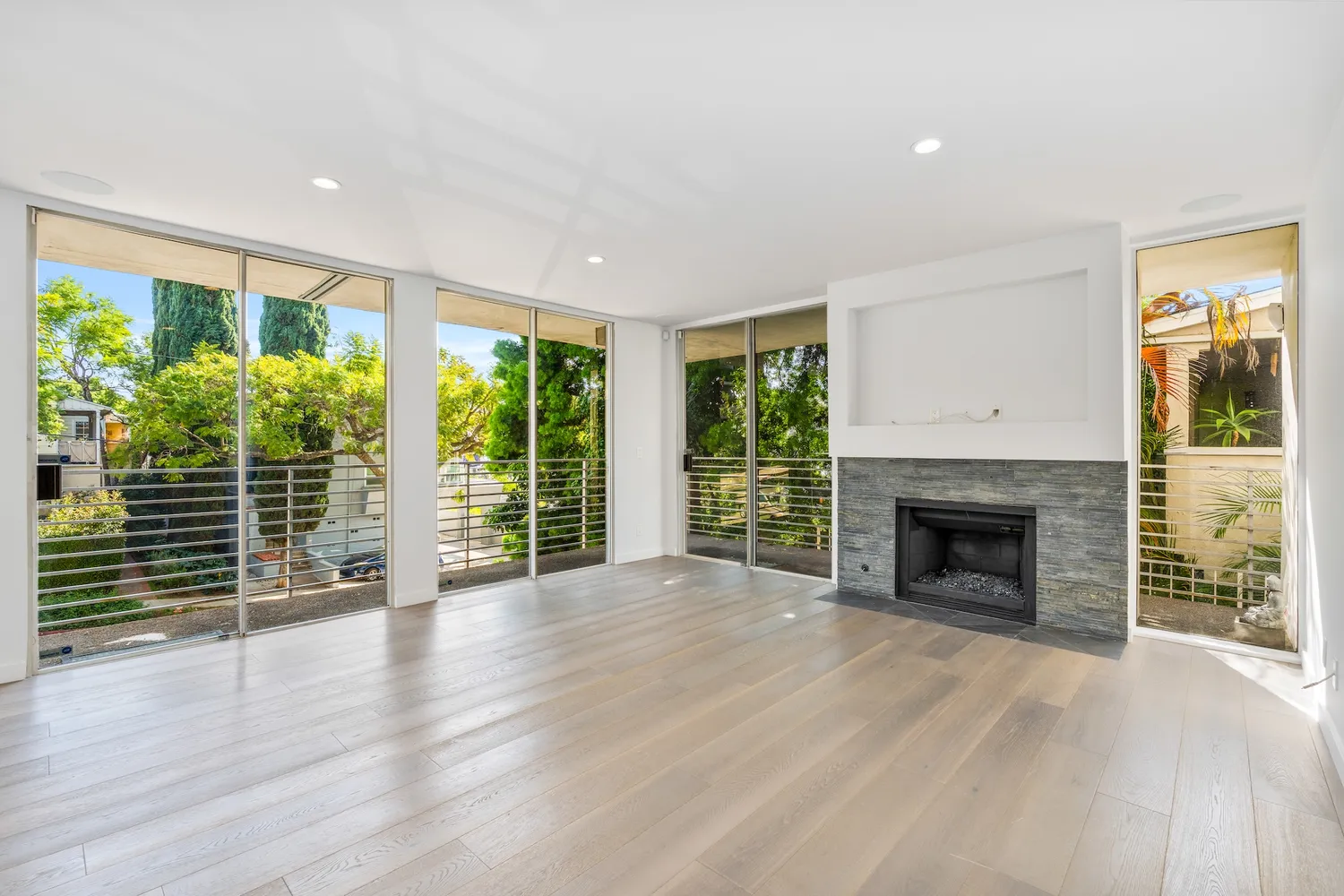 $1,025,000 | 1129 Larrabee Street, Unit 6, West Hollywood, CA 90069