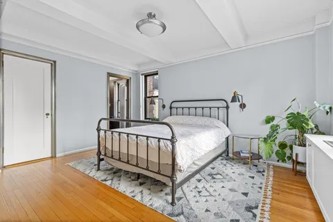 $999,000 | 220 East 73rd Street, Unit 12H | Lenox Hill