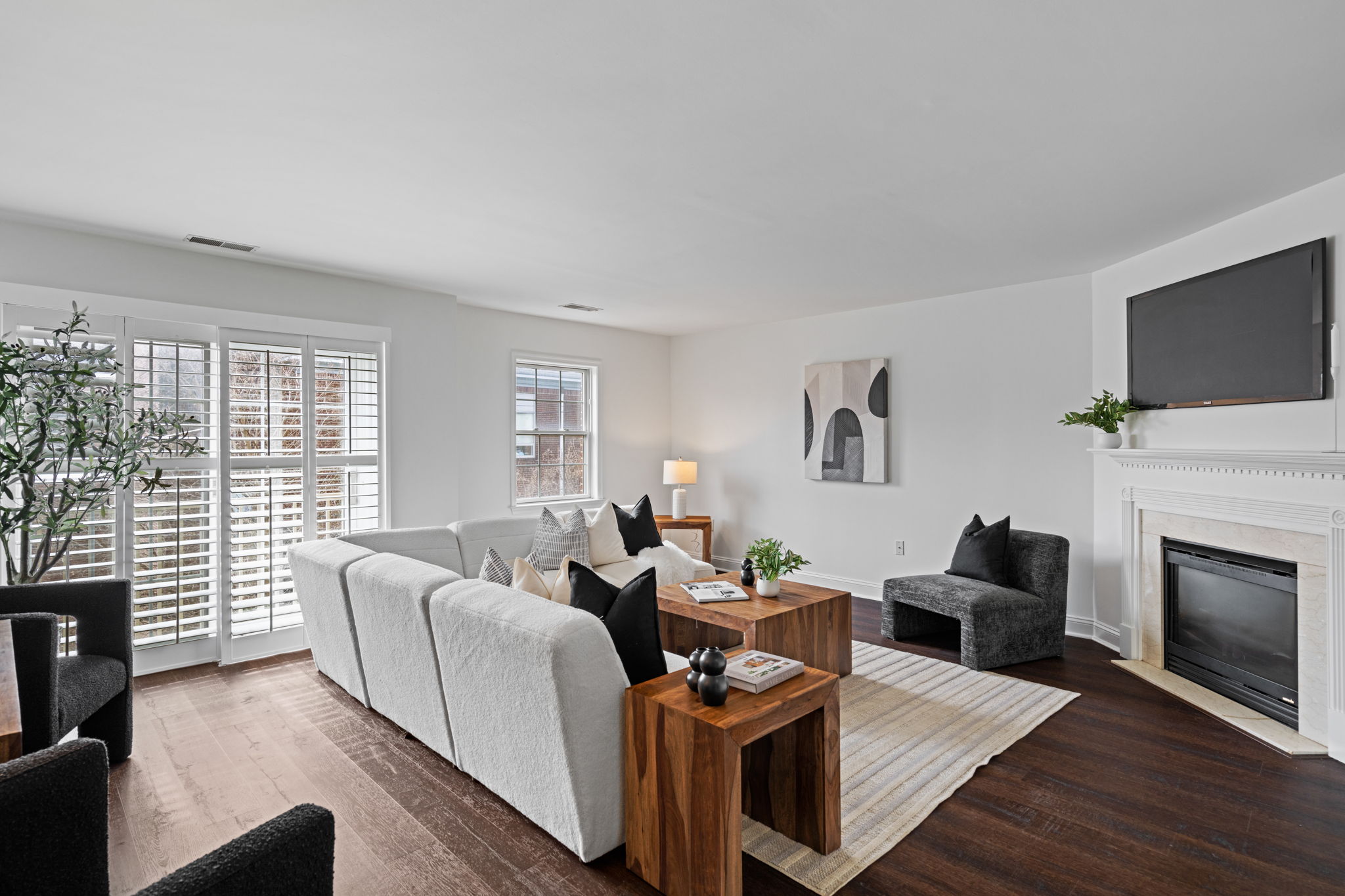 2341 Wallace Street, Unit B Philadelphia, PA 19130 - Photo 4 of 44