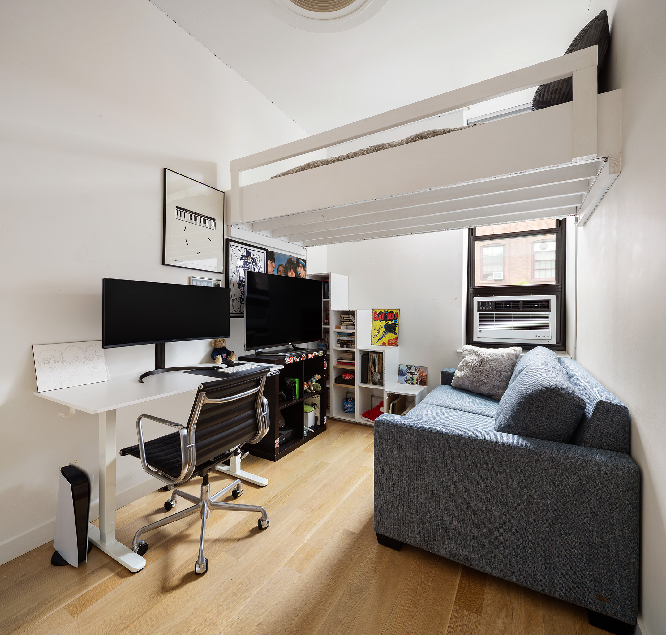 372 Dekalb Avenue, Unit 5J Brooklyn, NY 11205 - Photo 7 of 10 a living room with furniture and a flat screen tv
