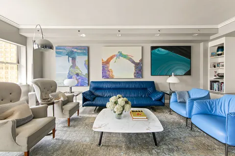 $3,895,000 | 165 East 72nd Street, Unit 19L | Lenox Hill