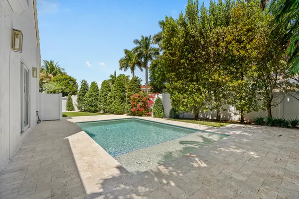 $1,750,000 | 221 Pelican Way, Delray Beach, FL 33483