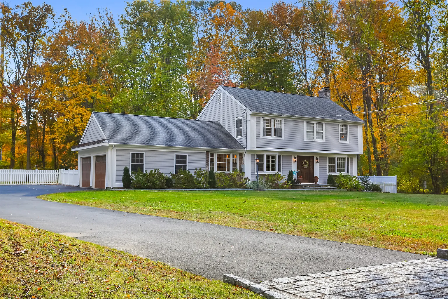 281 Wood House Road Fairfield, CT 06824 - Photo 3 of 28