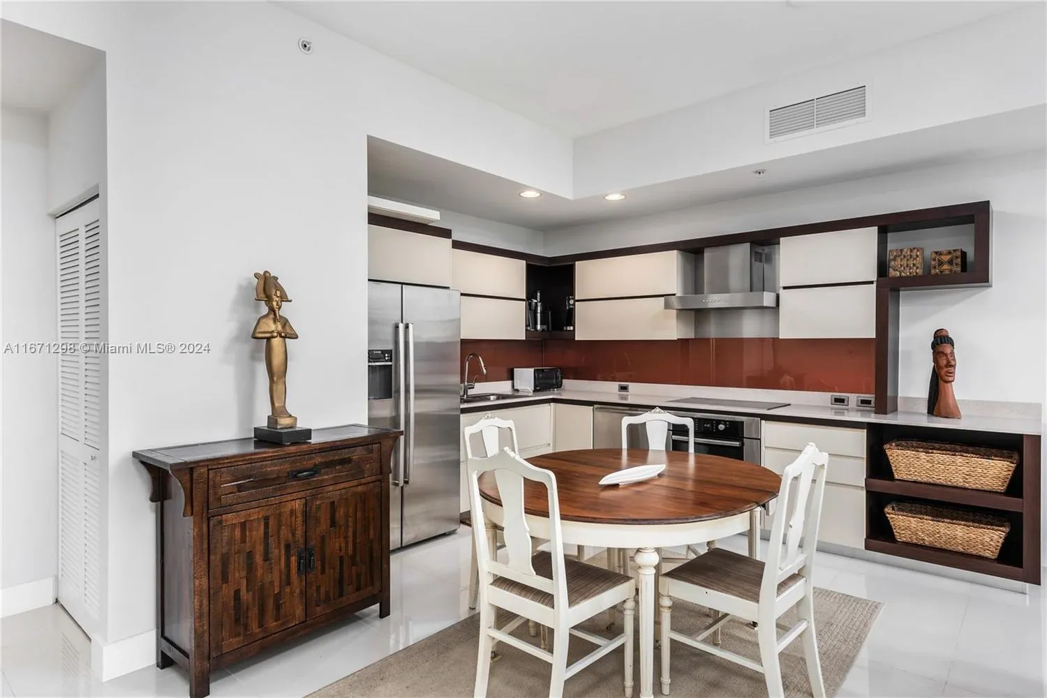 $1,050,000 | 2100 Park Avenue, Unit 301, Miami Beach, FL 33139