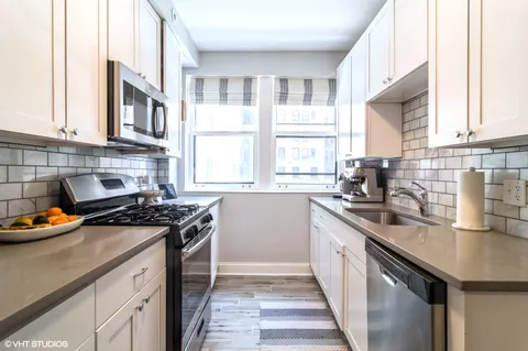$475,000 | 415 West Aldine Avenue, Unit 2B, Chicago, IL 60657