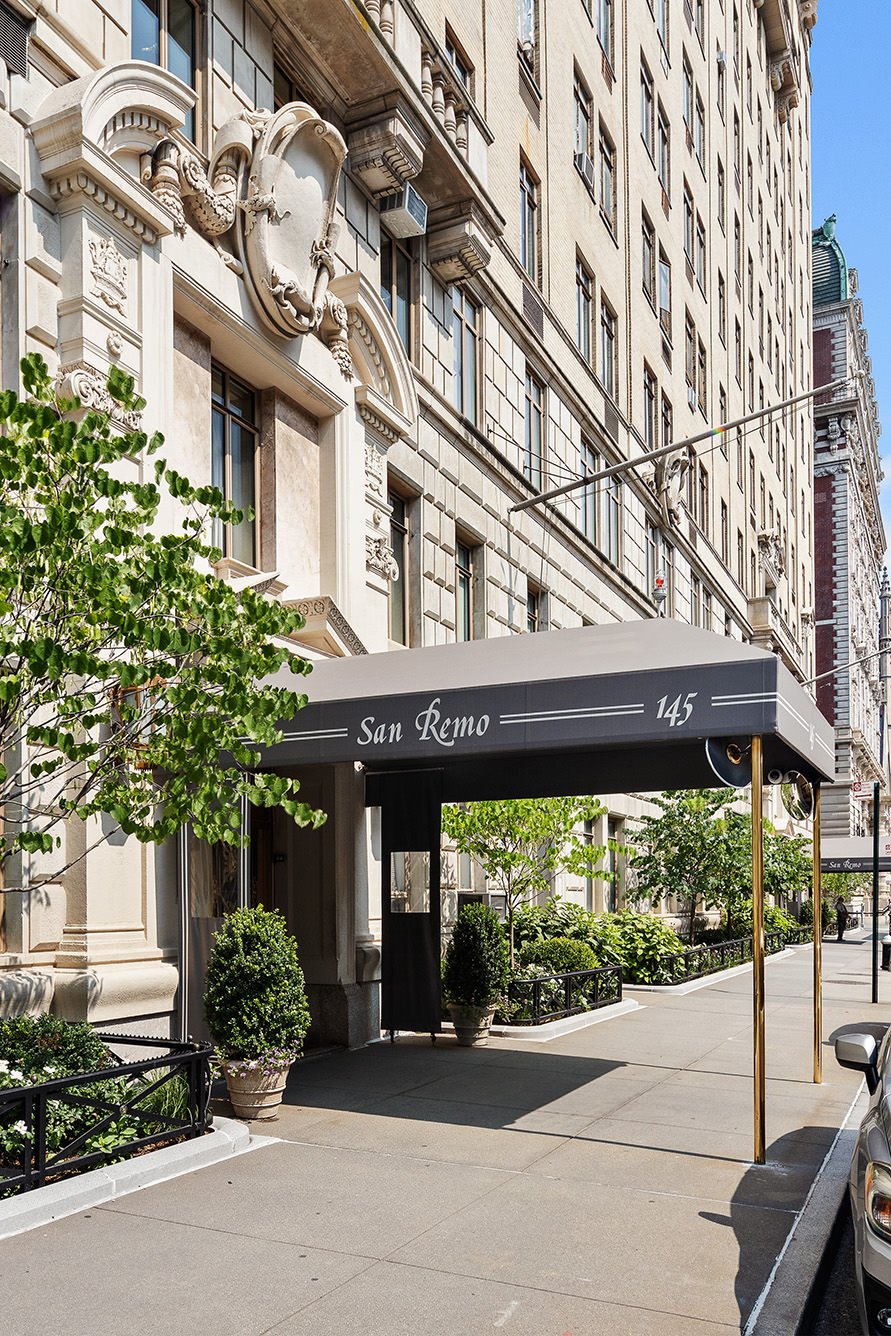 145-146 Central Park West, Unit 8C Manhattan, NY 10023 - Photo 15 of 17 front view of a building
