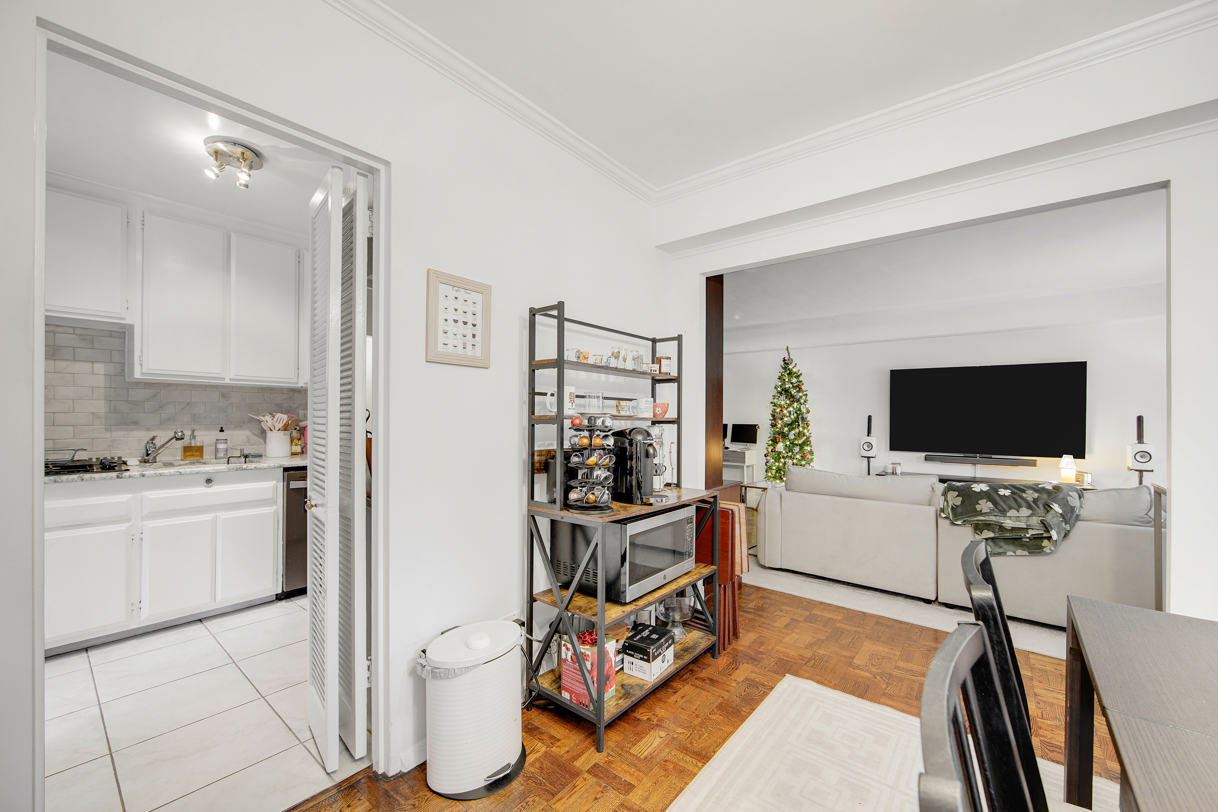 301 East 48th Street, Unit 5D Manhattan, NY 10017 - Photo 5 of 15