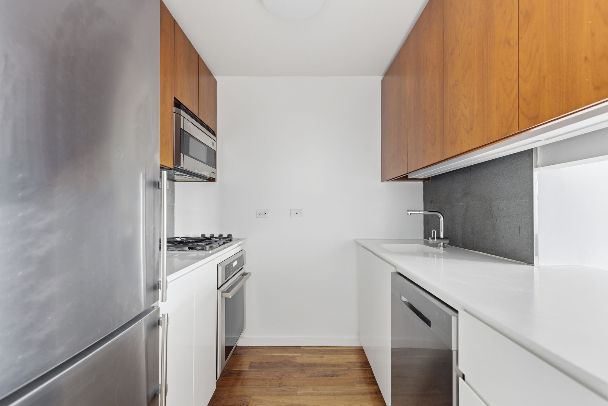 515 East 72nd Street, Unit 11E Manhattan, NY 10021 - Photo 3 of 17
