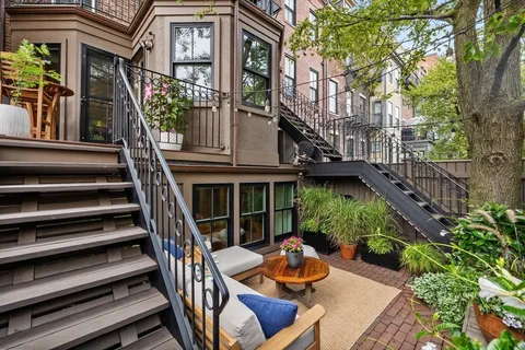 a view of a house with backyard and sitting area