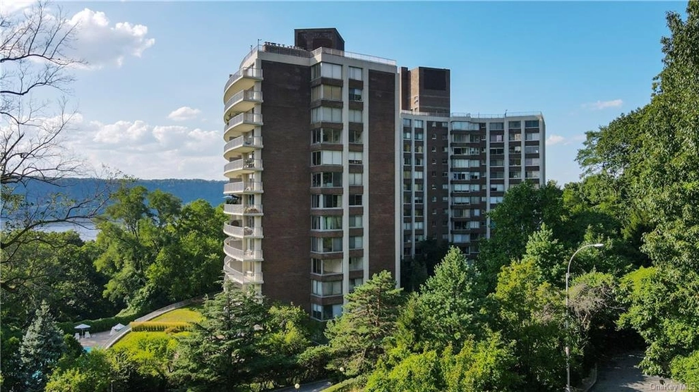 4455 Douglas Avenue, Unit 8A Bronx, NY 10471 - Photo 12 of 22 a tall building sitting next to a street