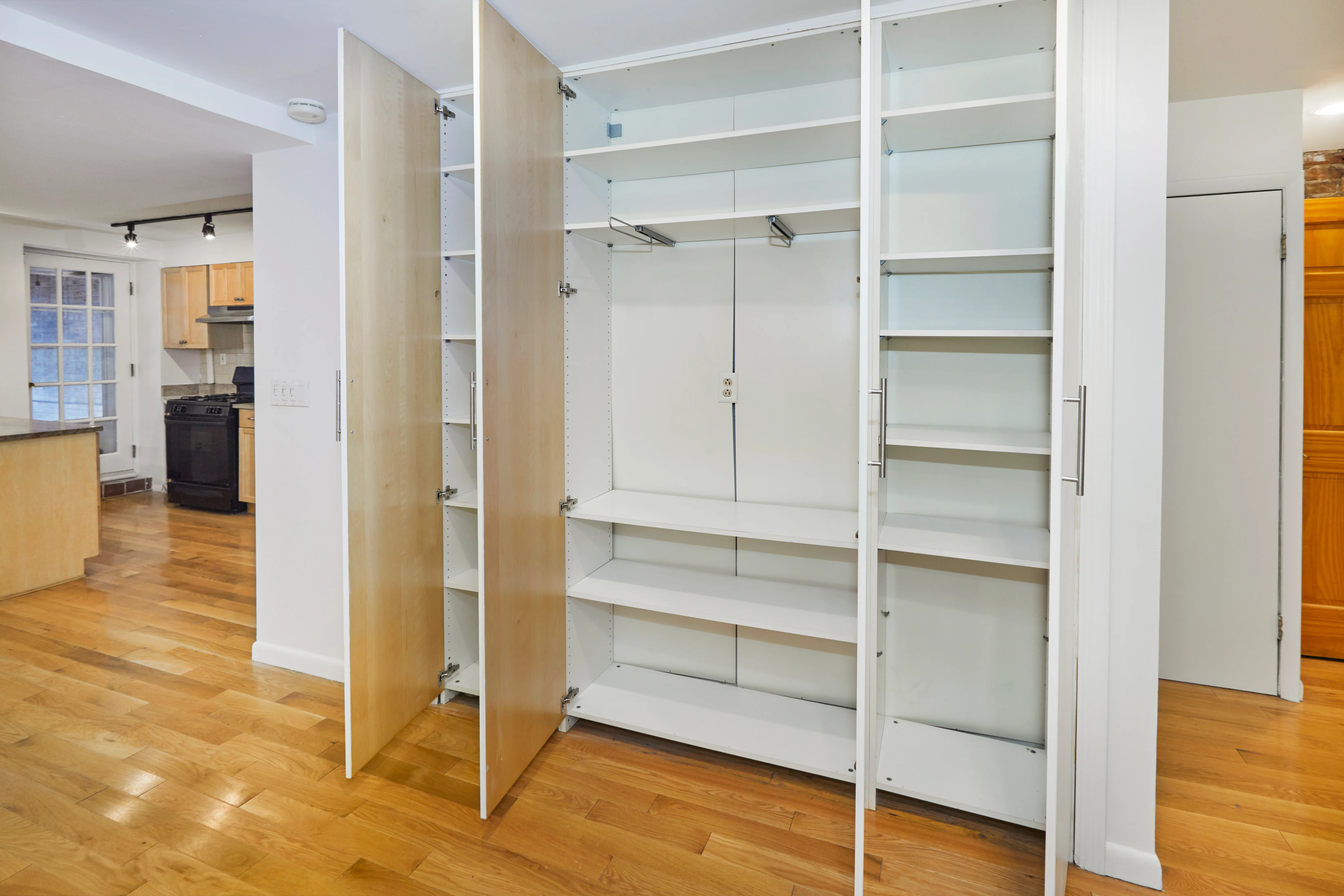 32 East 3rd Street, Unit GARDEN Manhattan, NY 10003 - Photo 5 of 20