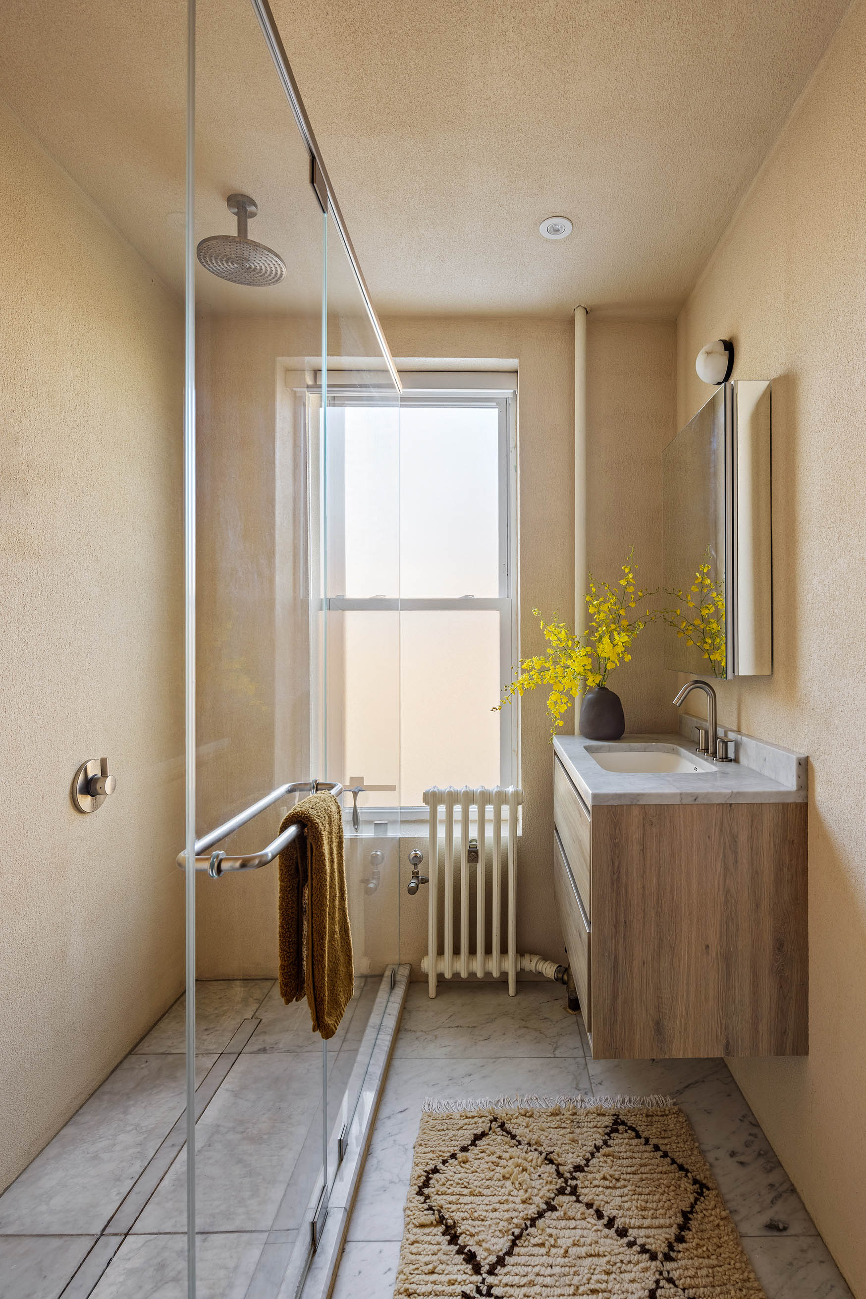 679 Putnam Avenue Brooklyn, NY 11221 - Photo 12 of 27 a view of a bathroom with tub and window