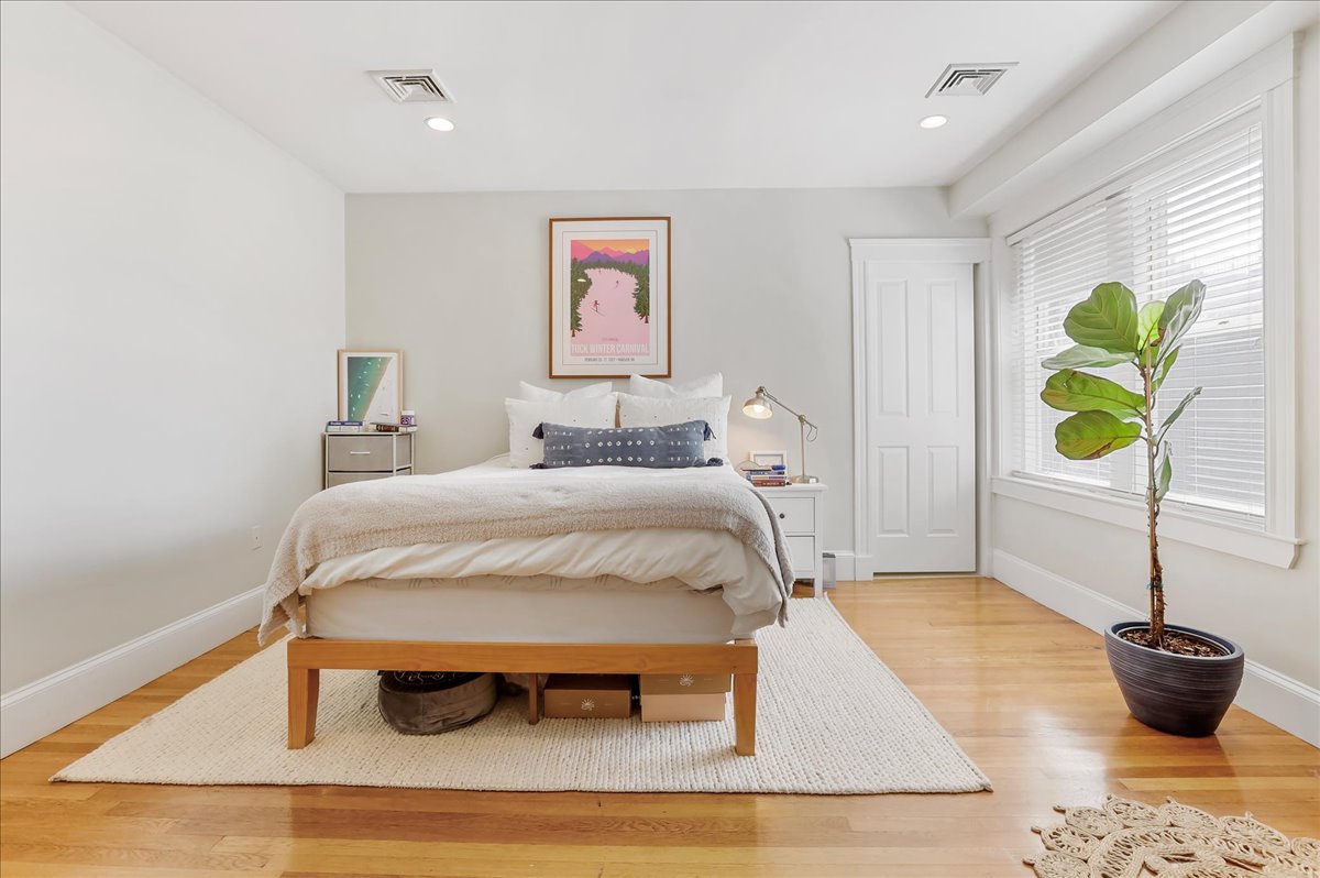 130 Myrtle Street Boston, MA 02114 - Photo 4 of 12