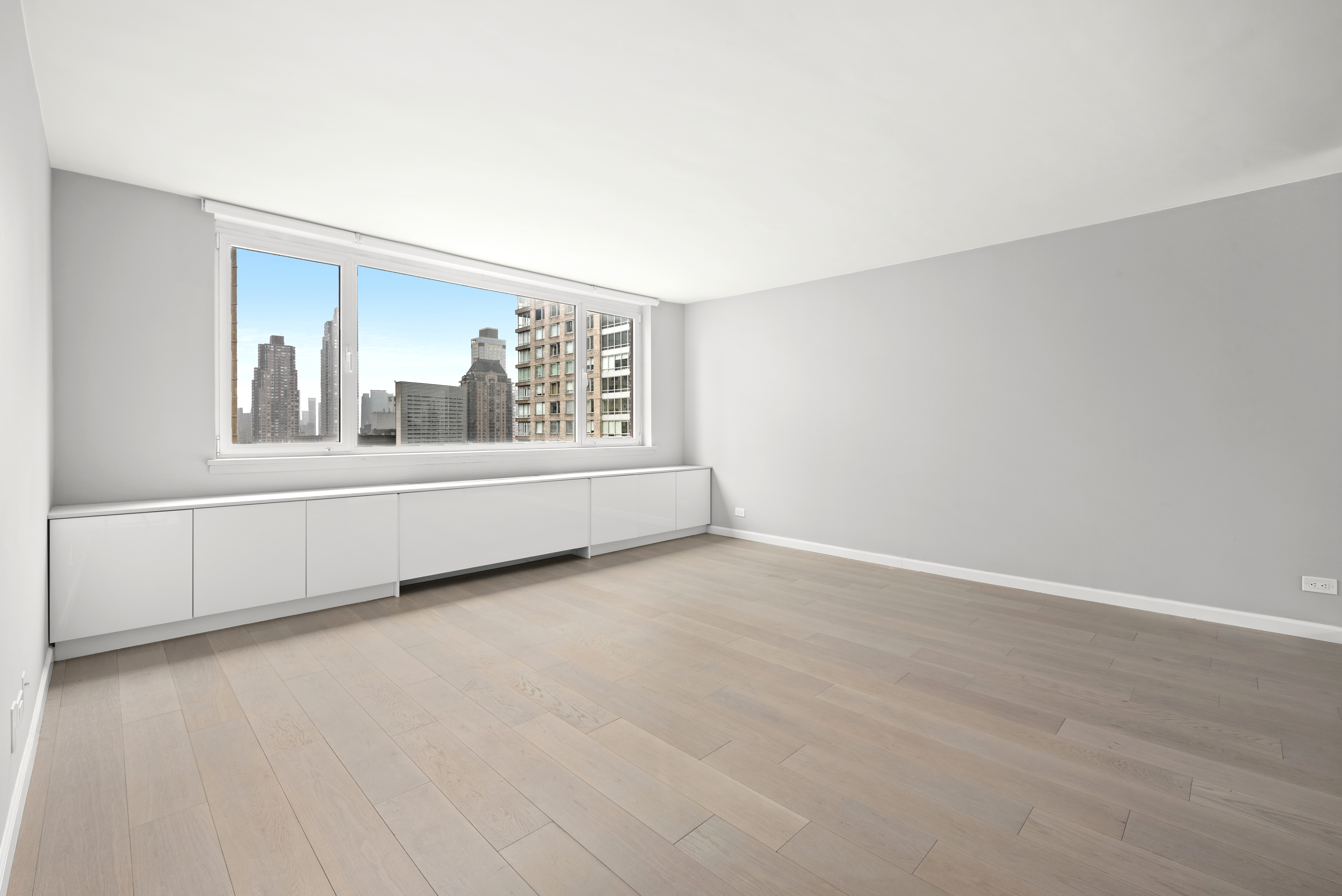 45 West 67th Street, Unit 23C Manhattan, NY 10023 - Photo 2 of 12