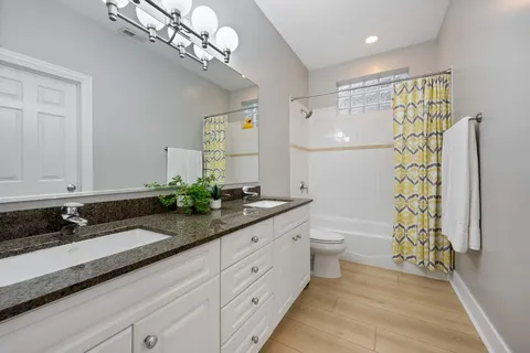 $875,000 | 3806 North Damen Avenue, Unit 1, Chicago, IL 60618