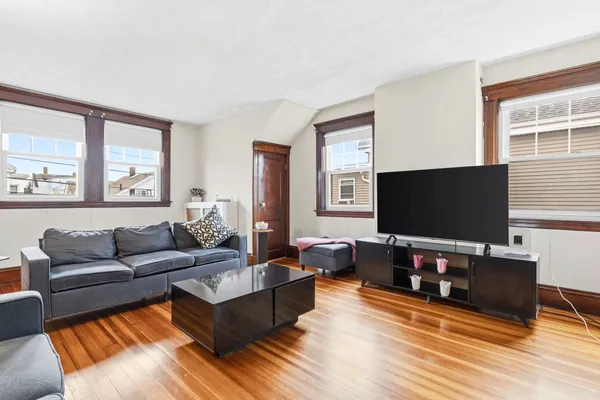 Contact Agent | 55 Winthrop Street, Everett, MA 02149