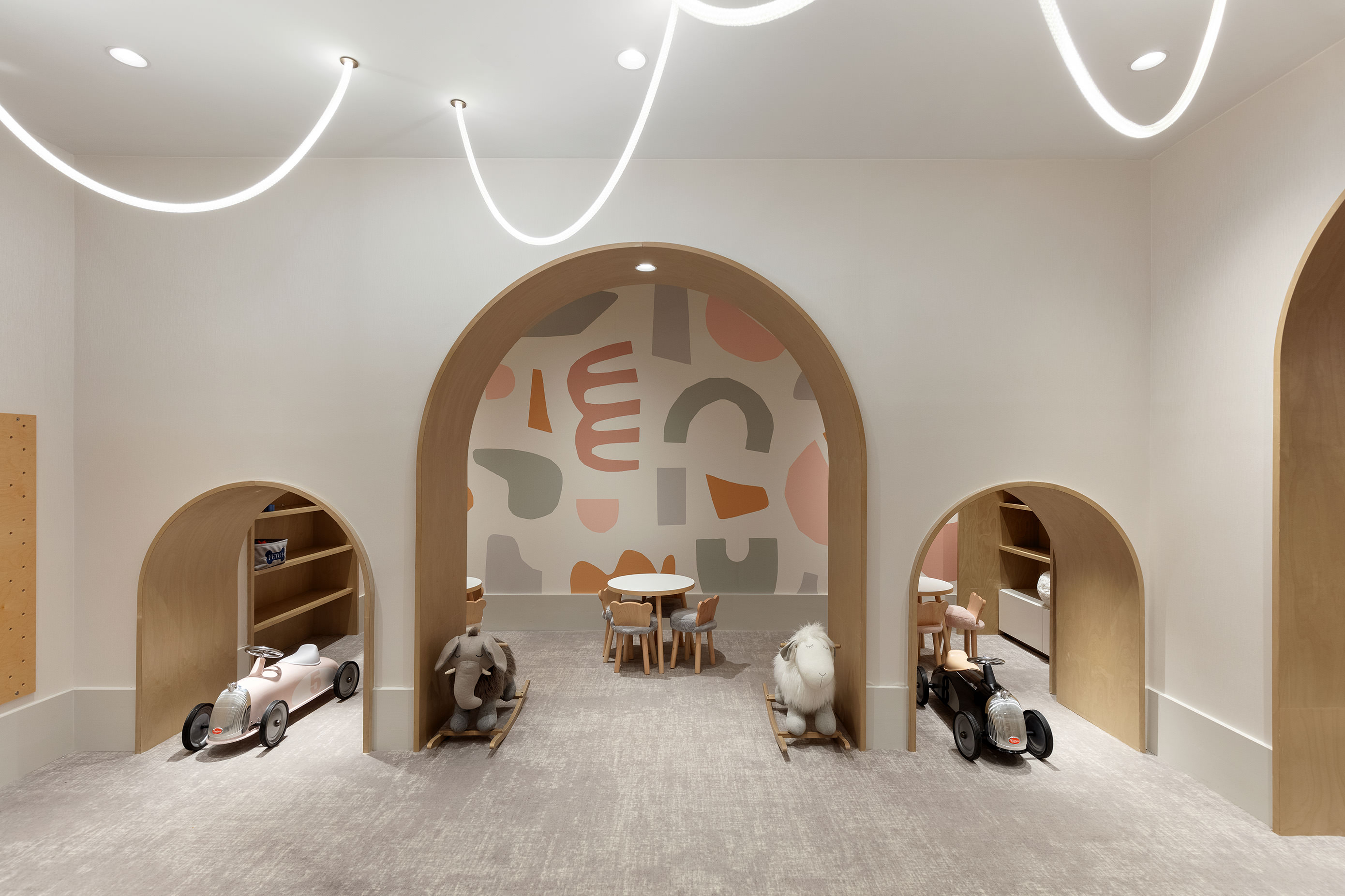 310 East 86th Street, Unit 4B Manhattan, NY 10028 - Photo 19 of 25 a room with a mirror and a fan