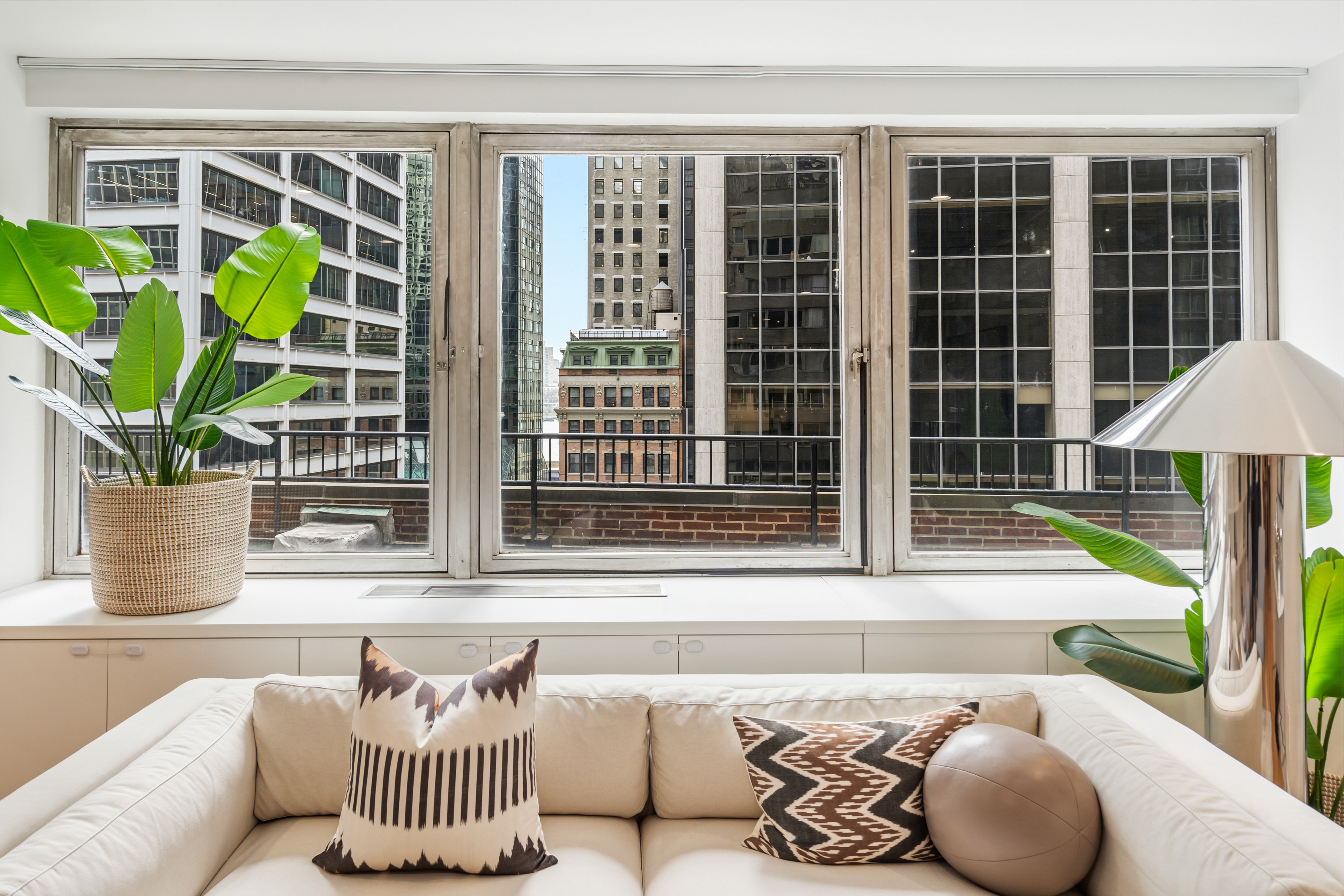 130 Water Street, Unit 7K Manhattan, NY 10005 - Photo 2 of 15 Gallery Image 2