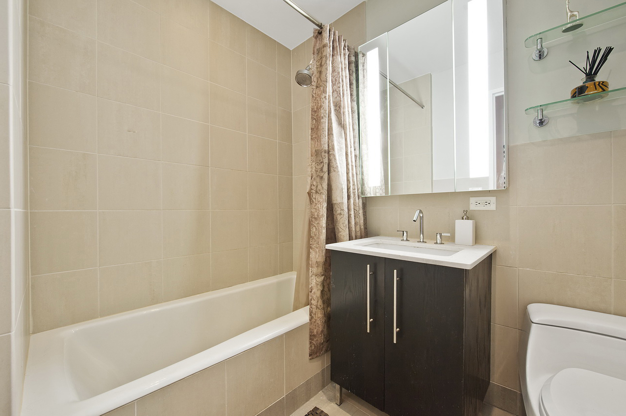 1 Northside Piers, Unit 3K Brooklyn, NY 11249 - Photo 2 of 5