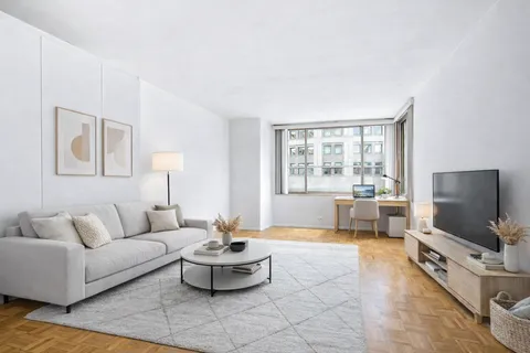 $3,690 | 350 West 50th Street, Unit 5M | Hell's Kitchen