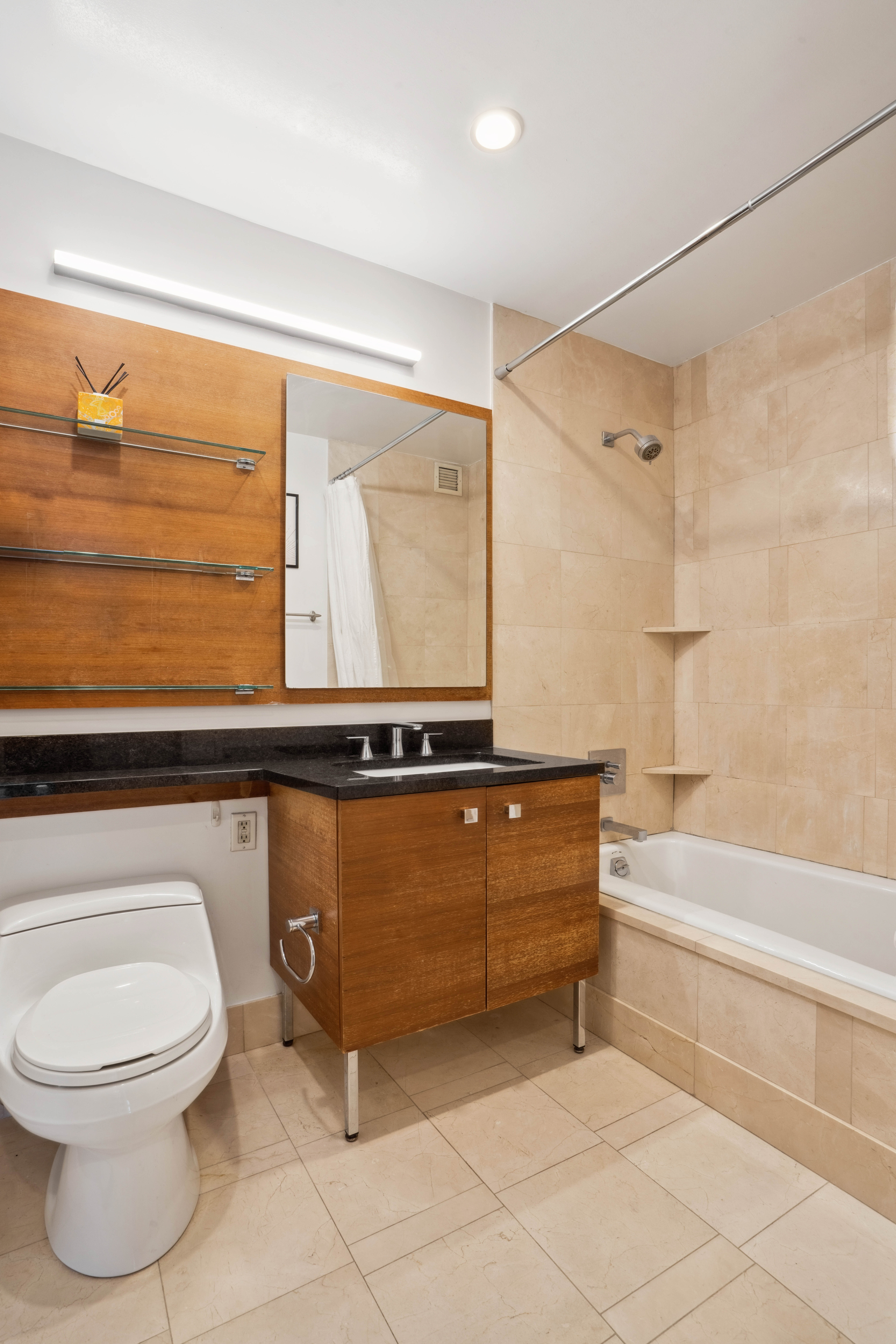 120 Riverside Boulevard, Unit 3R Manhattan, NY 10069 - Photo 5 of 13 Gallery Image 5