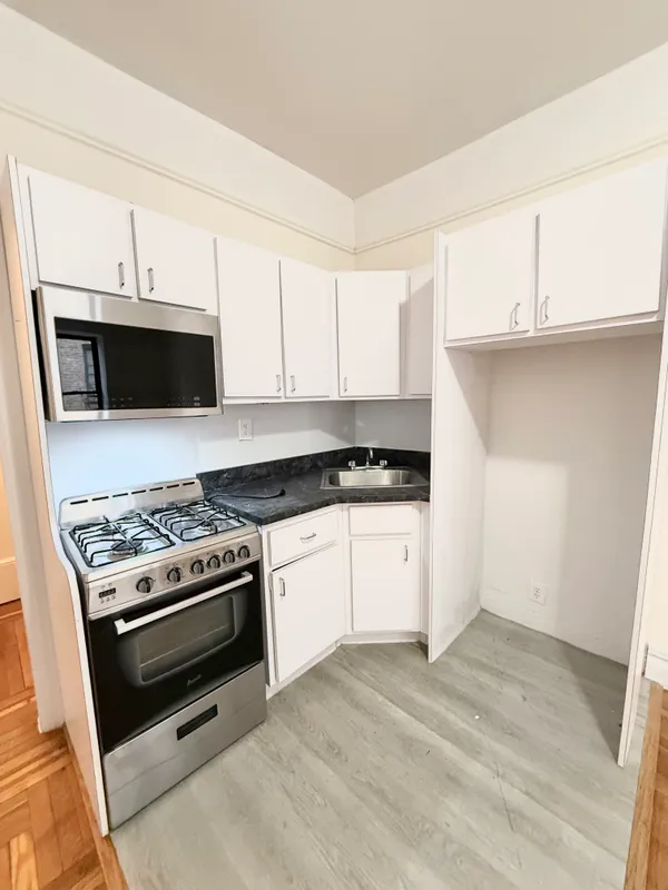 $2,150 | 20 Seaman Avenue, Unit 1B | Inwood