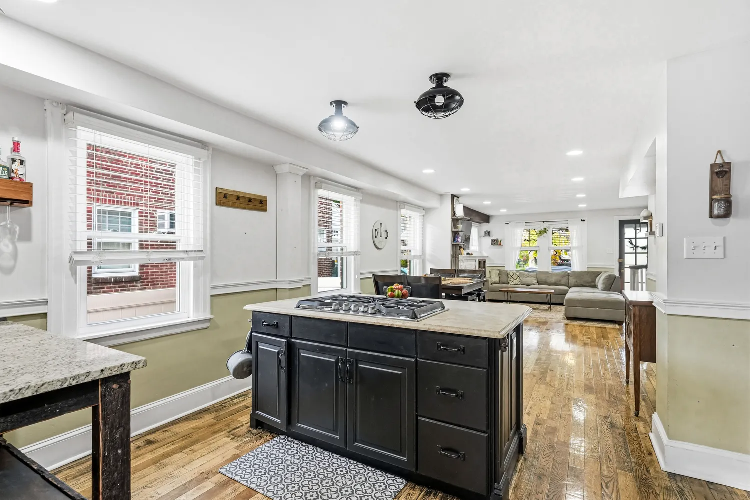 $349,900 | 8129 Hennig Street, Philadelphia, PA 19111