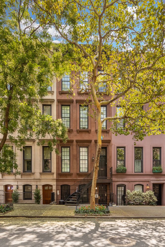 222 East 61st Street Manhattan, NY 10065 - Photo 24 of 28 a front view of a house with a yard