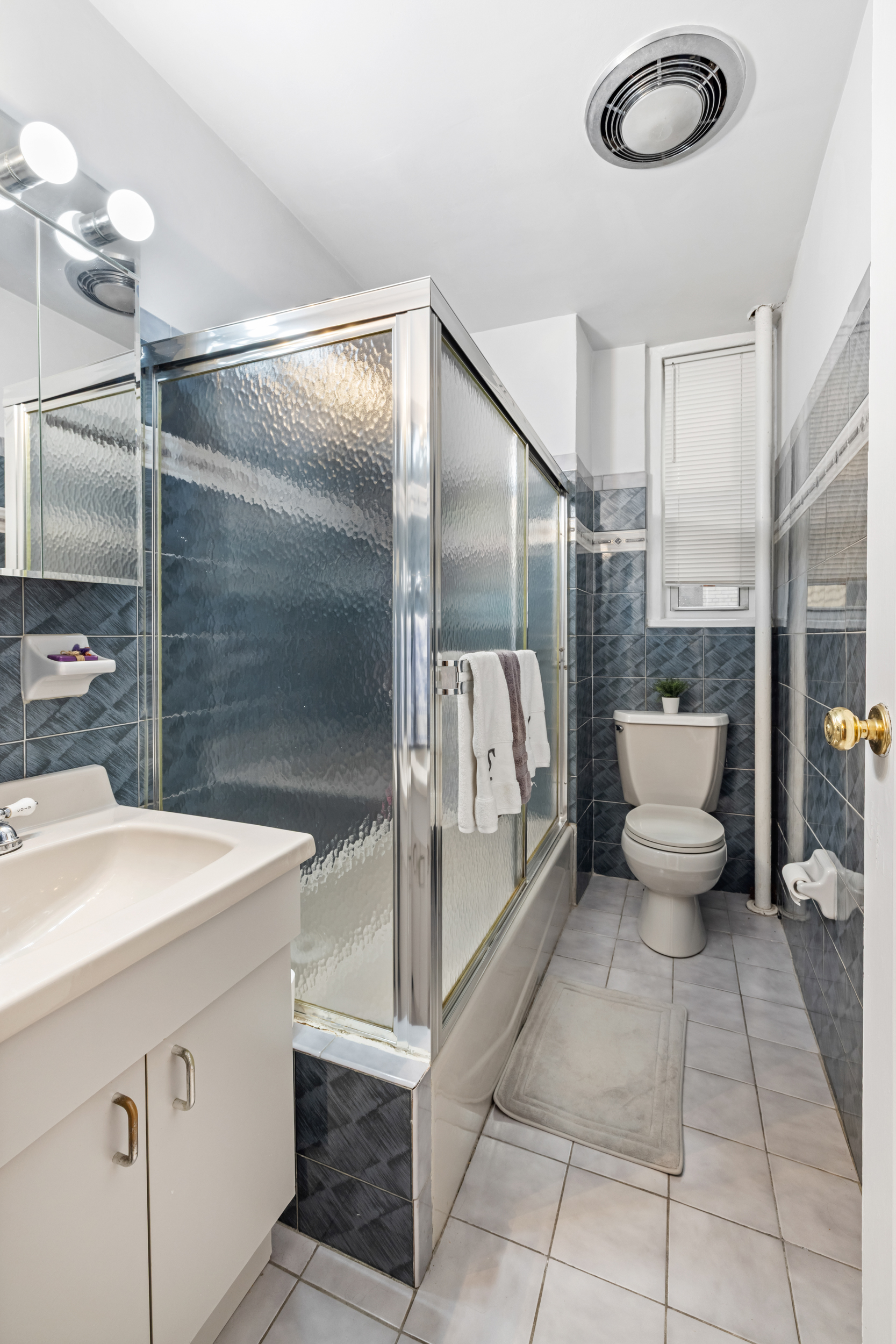 27 West 55th Street, Unit 62 Manhattan, NY 10019 - Photo 5 of 7