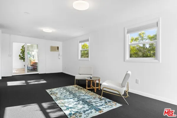 $1,078,000 | 2400 West 74th Street, Los Angeles, CA 90043