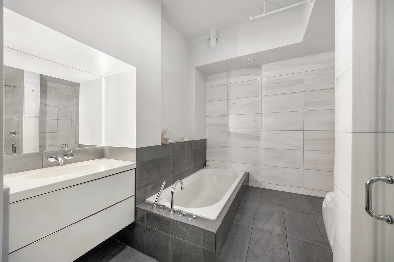 36 West 15th Street, Unit 4 Manhattan, NY 10011 - Photo 17 of 21 a bathroom with a sink and a bathtub